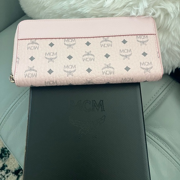 MCM light pink wallet - Picture 7 of 7